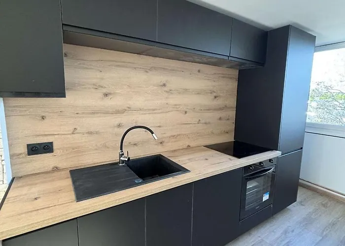 New, Bright Apartmán